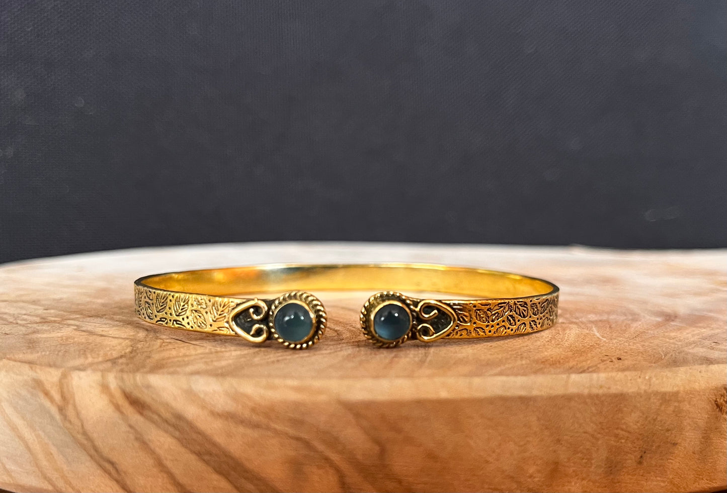 Messing armband Vaya reliëf