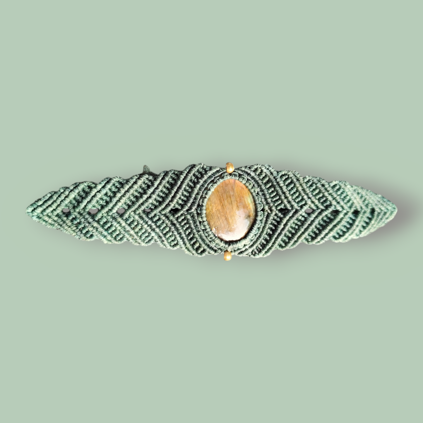 Macramé armband met labradoriet