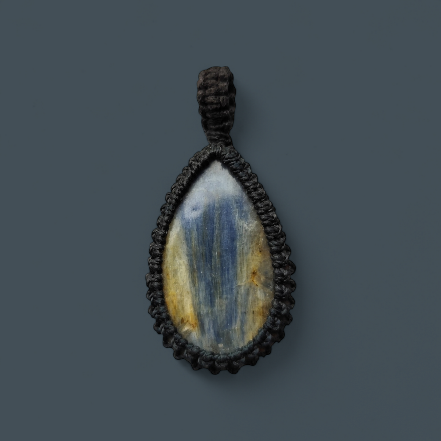 Macramé hanger labradoriet