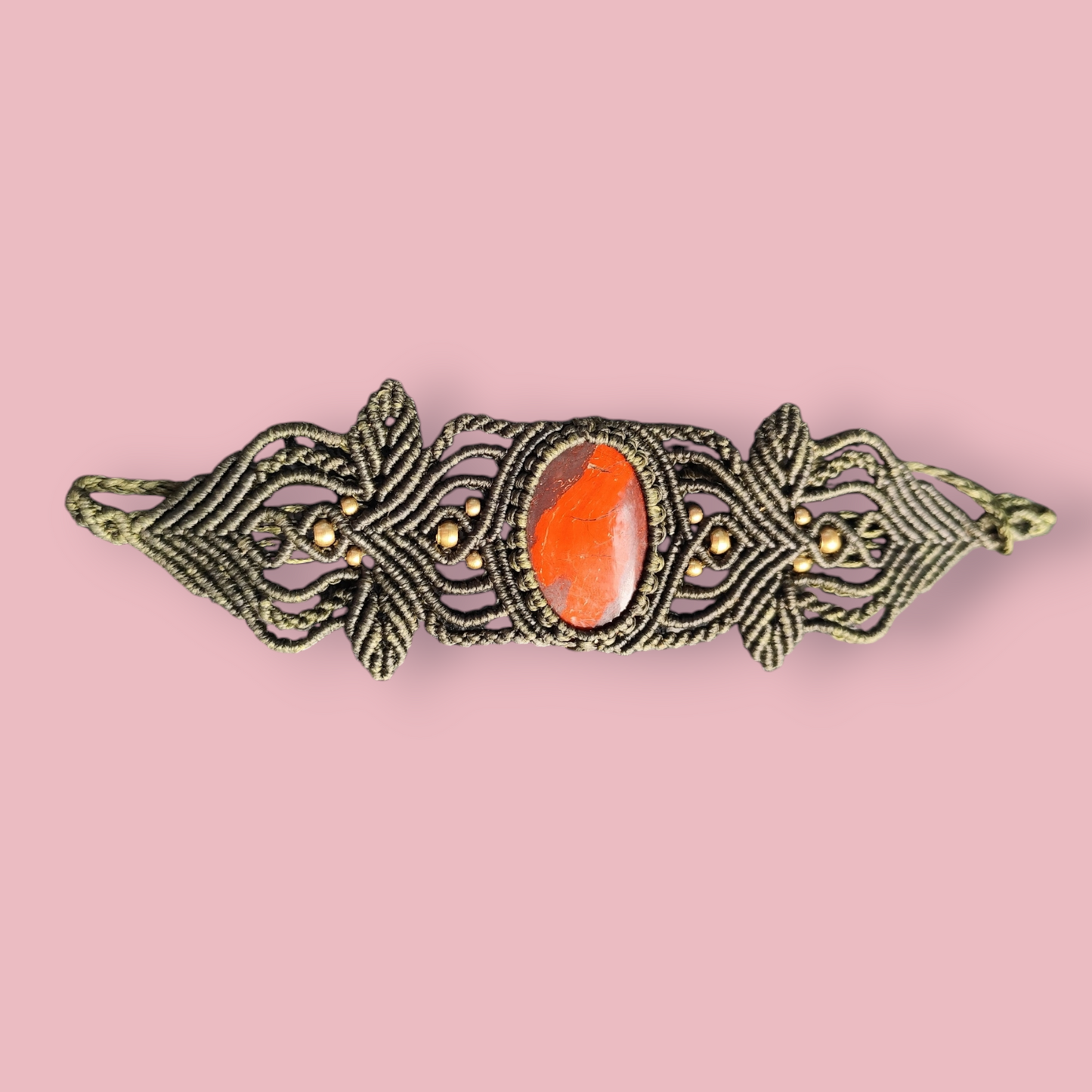 Macramé armband met rode jaspis