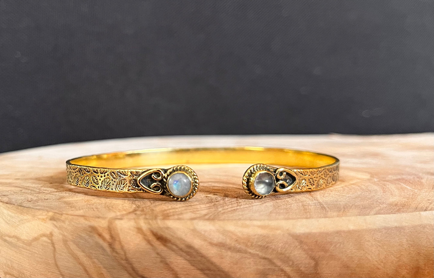 Messing armband Vaya reliëf