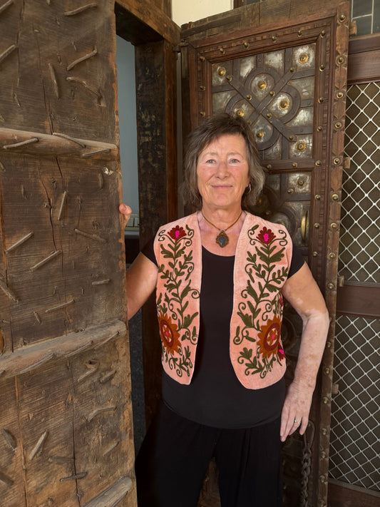 Suzani velvet gilet roze bloemen