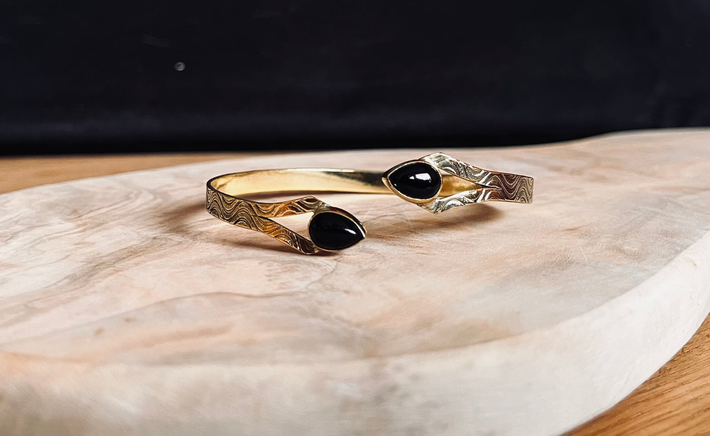 Messing armband reliëf