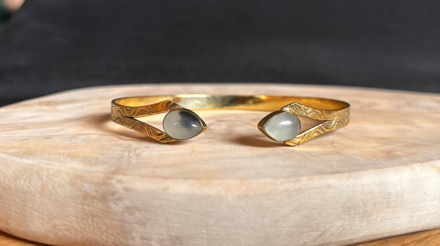 Messing armband reliëf