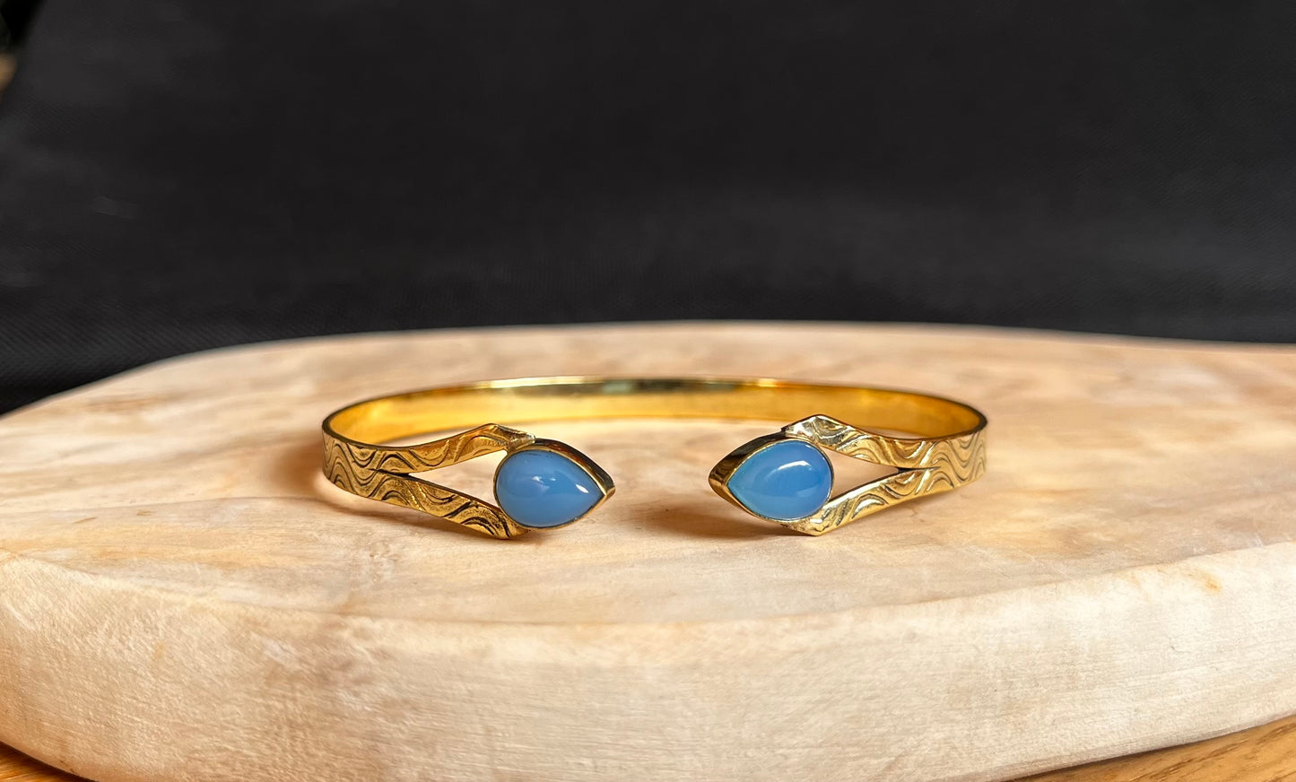 Messing armband reliëf