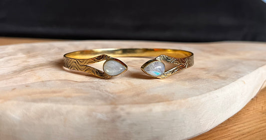 Messing armband reliëf