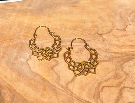 Messing oorbellen lotus