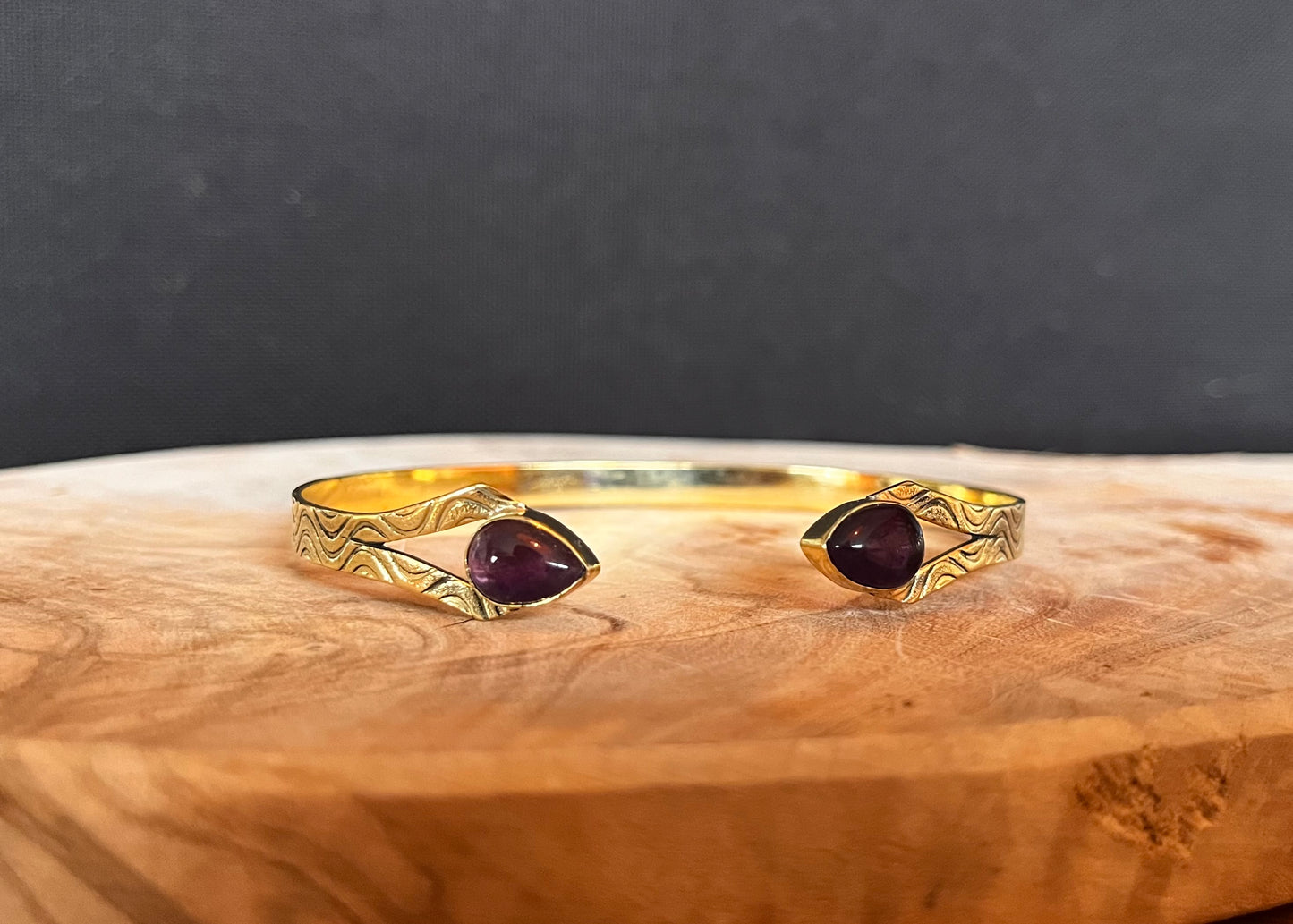 Messing armband reliëf