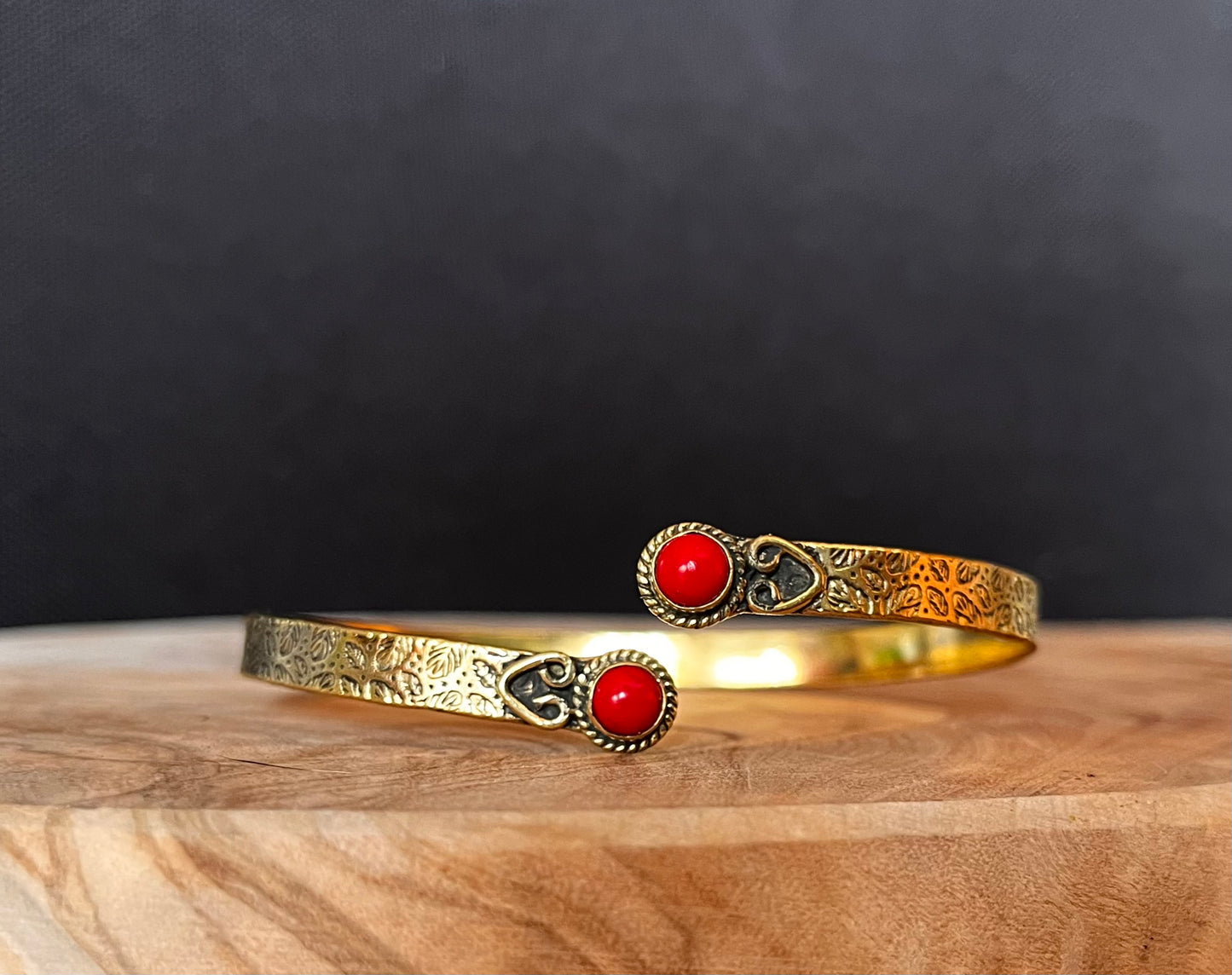 Messing armband Vaya reliëf