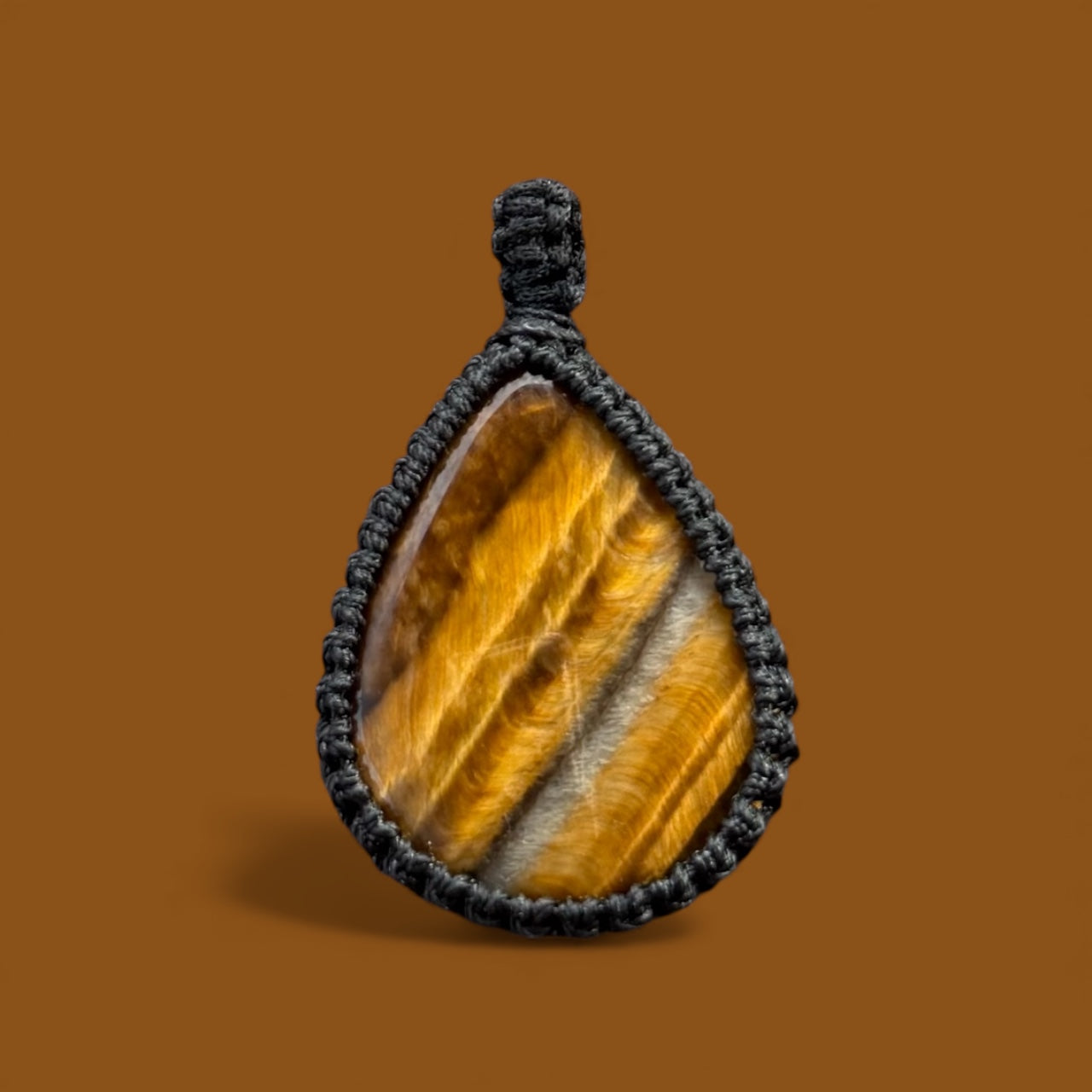 Macramé hanger Tijgeroog