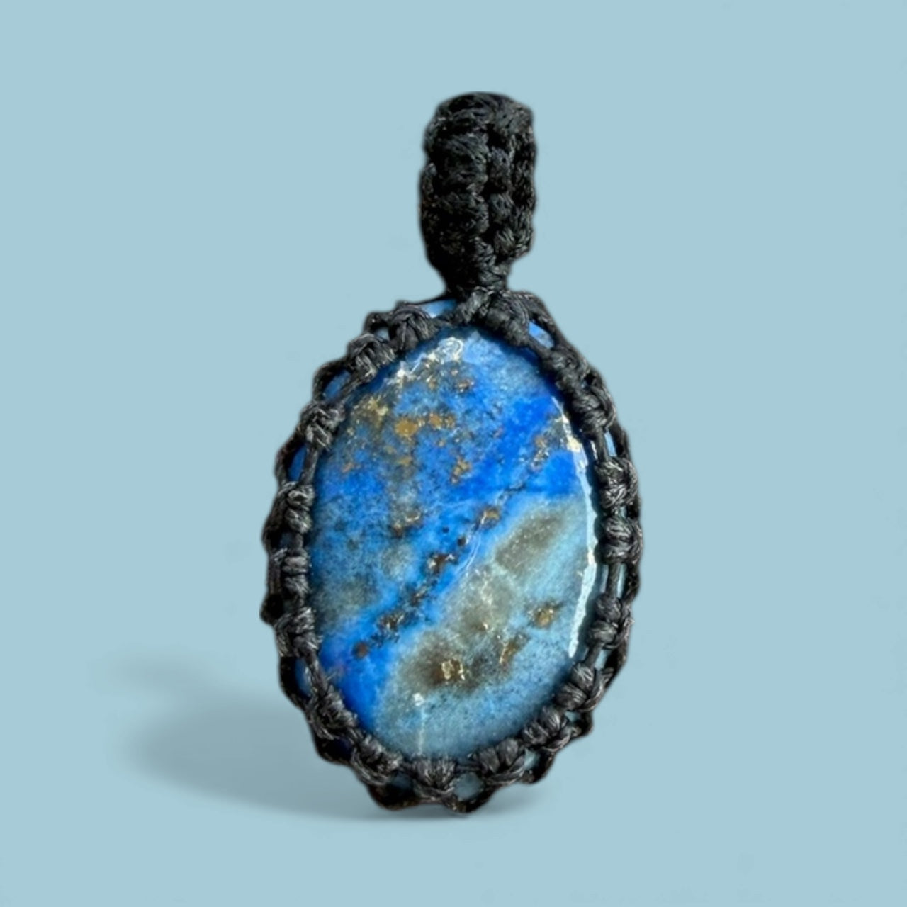 Macramé hanger lapis lazuli