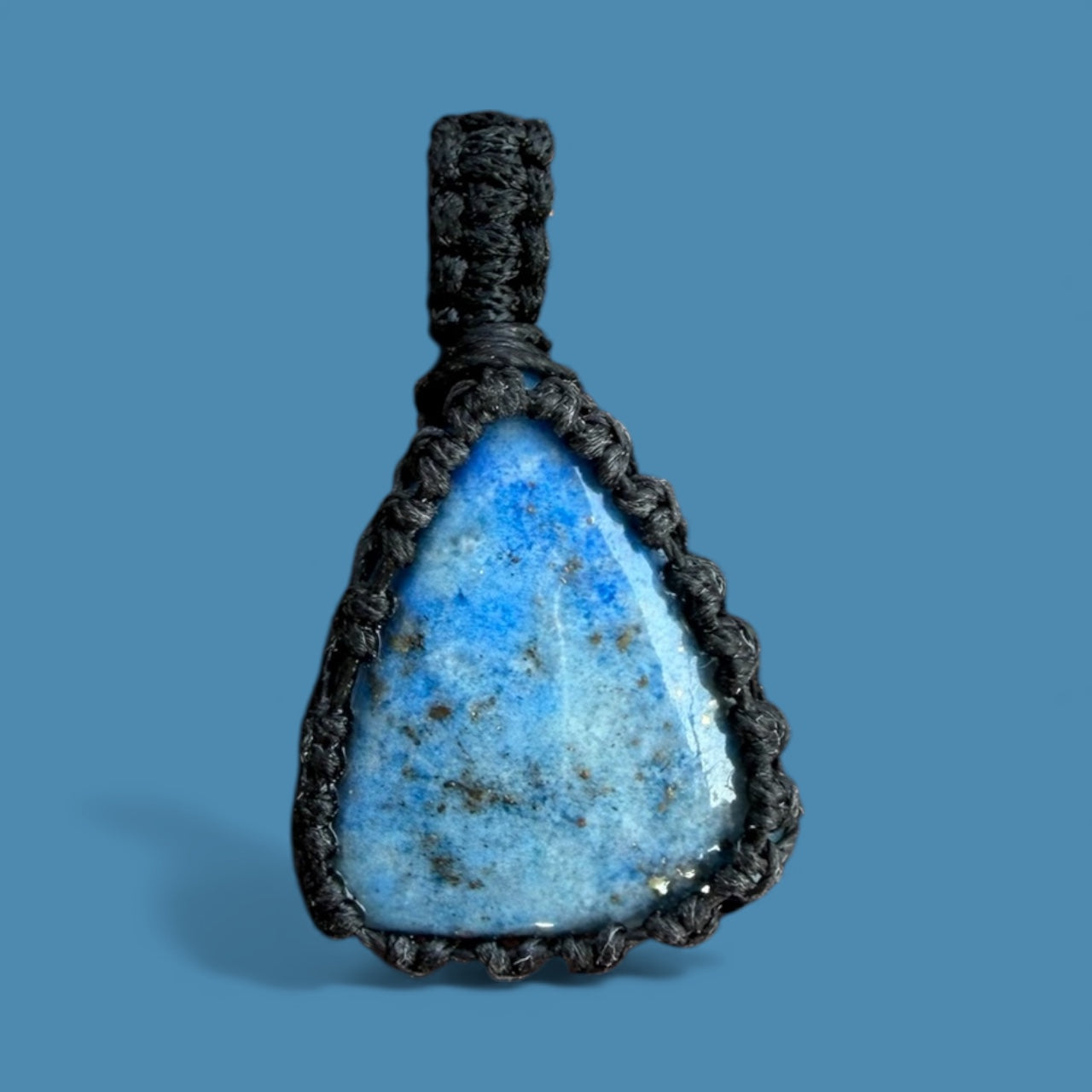 Macramé hanger lapis lazuli