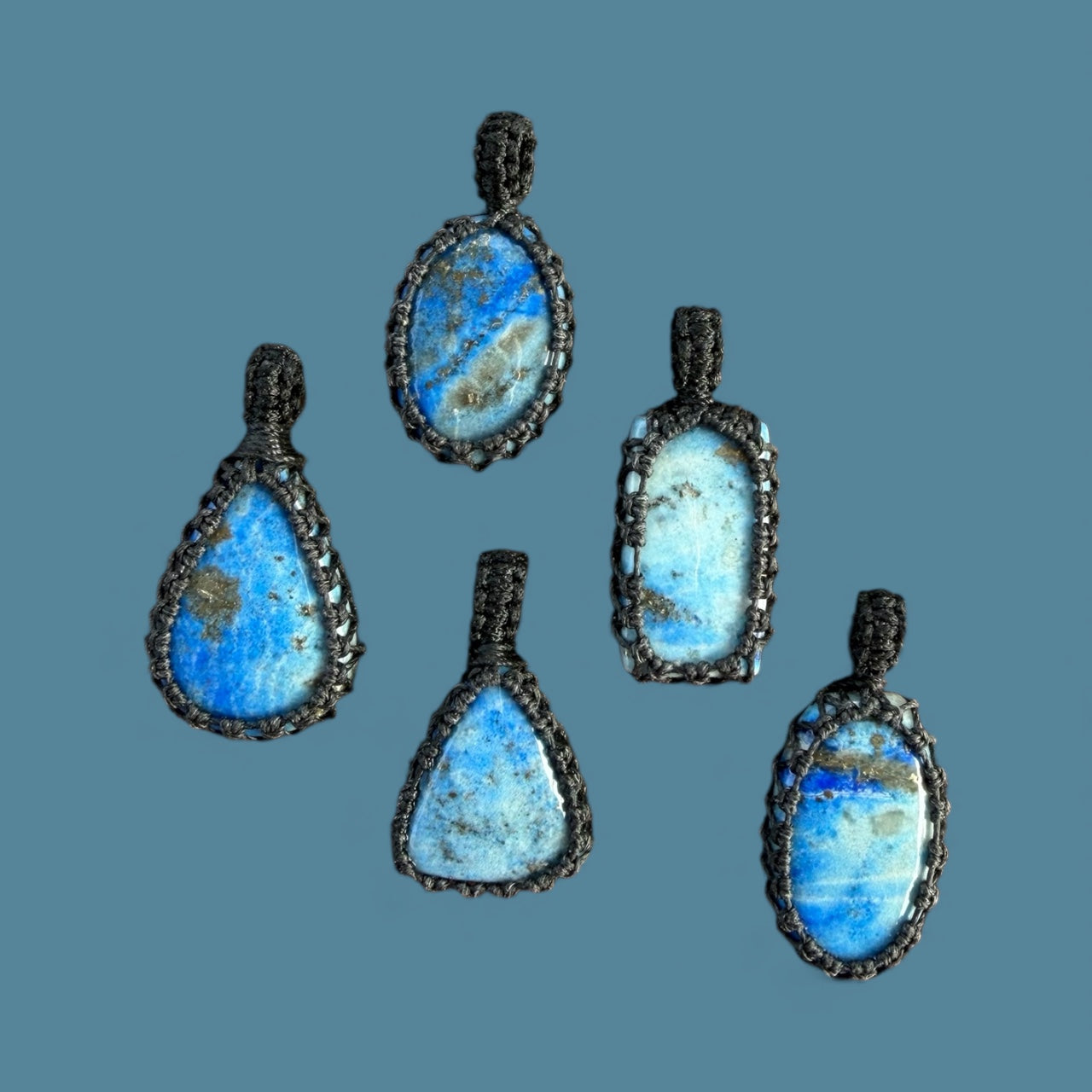 Macramé hanger lapis lazuli