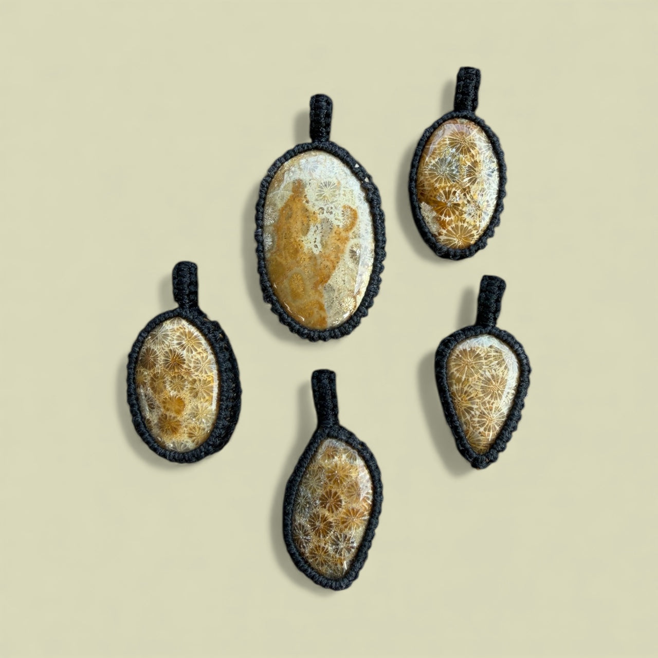 Macramé hanger fossiel koraal