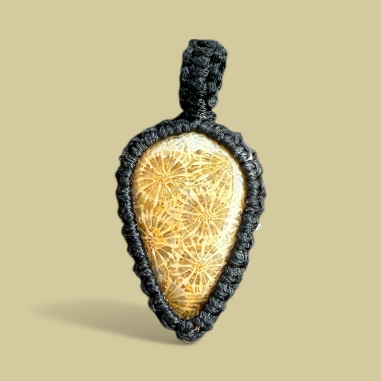 Macramé hanger fossiel koraal