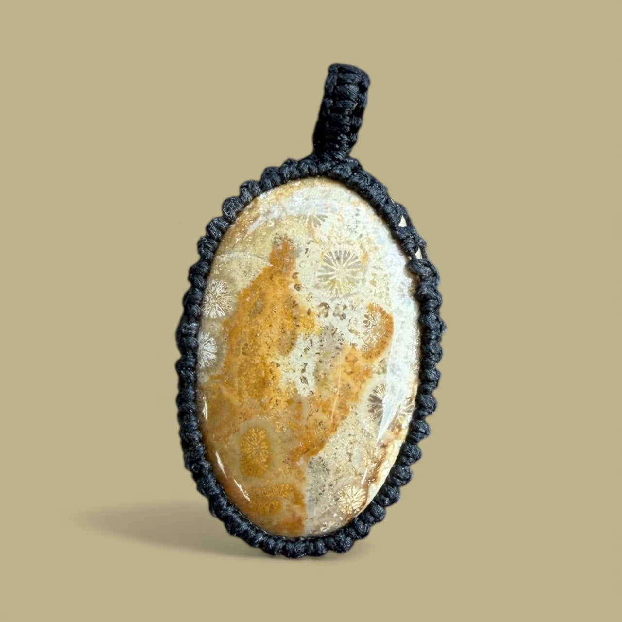 Macramé hanger fossiel koraal