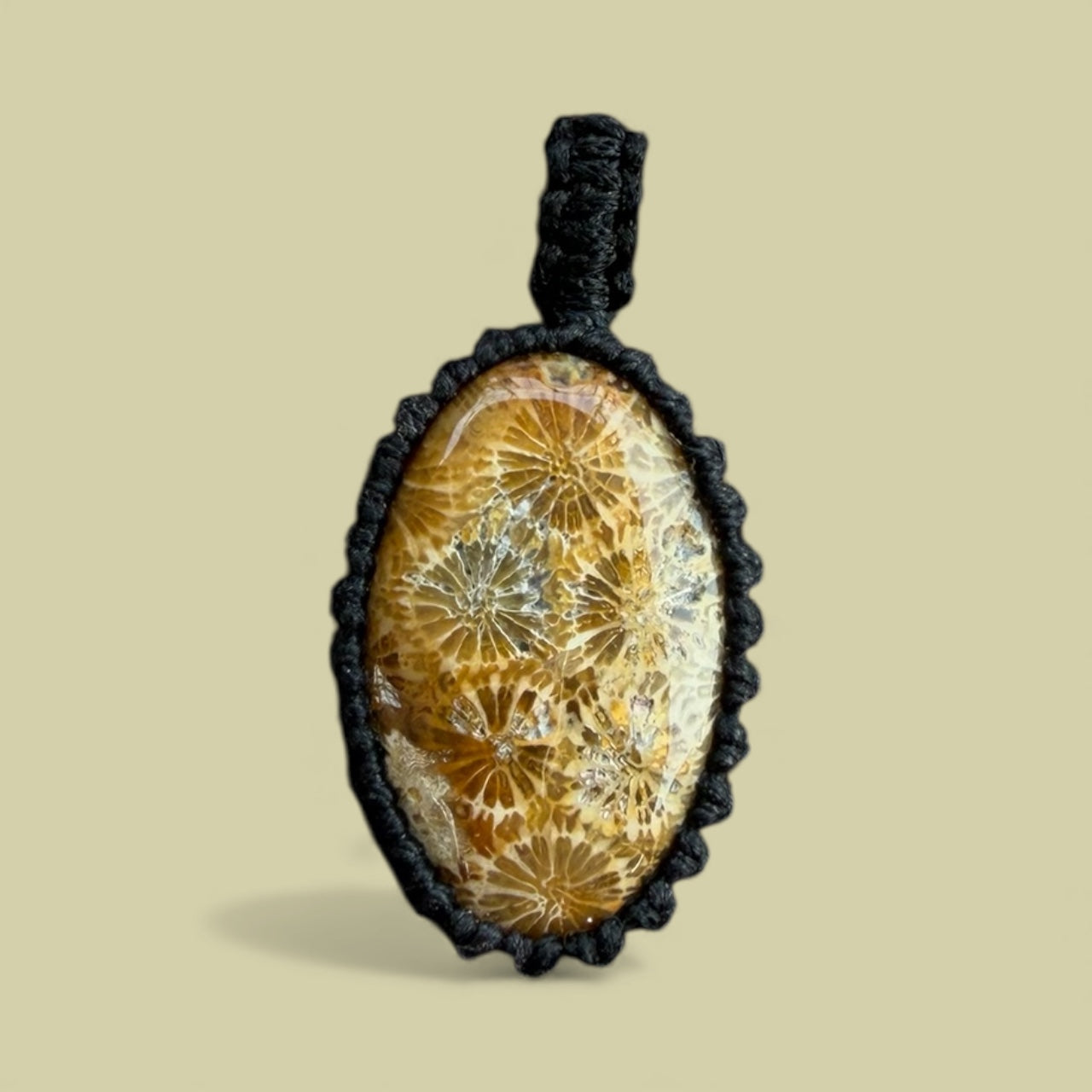 Macramé hanger fossiel koraal