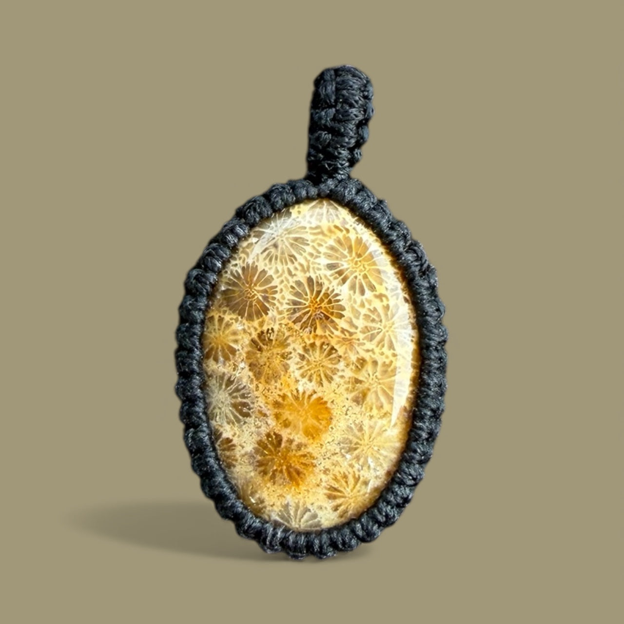 Macramé hanger fossiel koraal