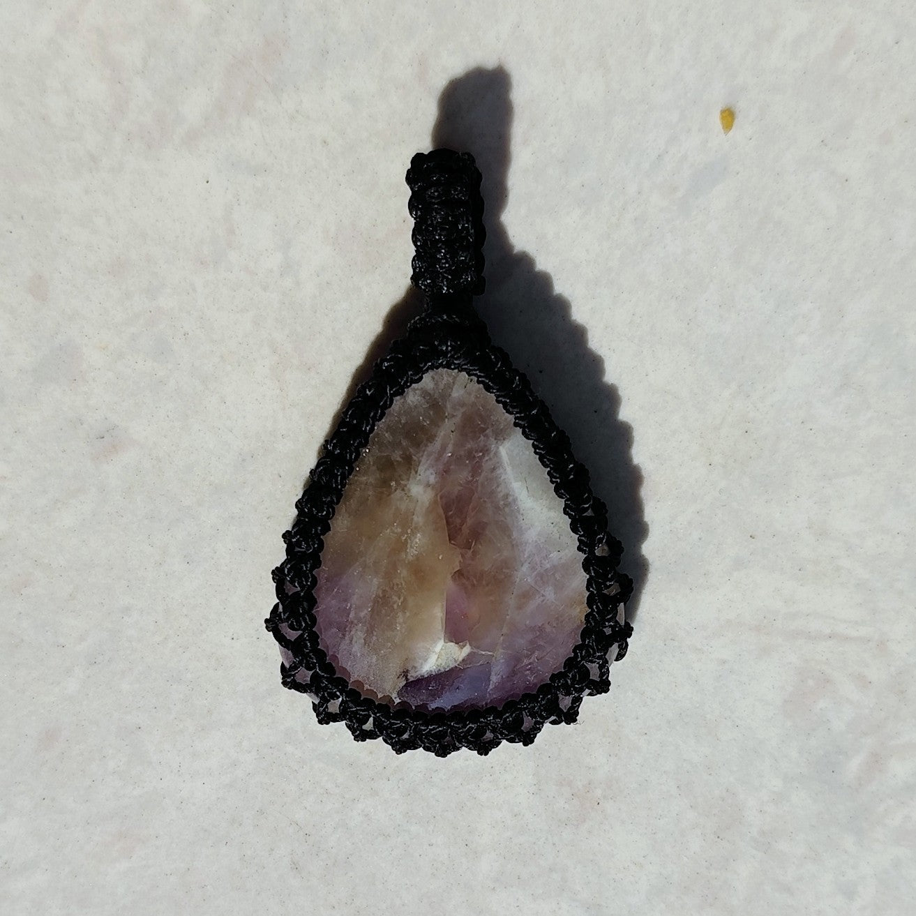 Macramé met natuursteen