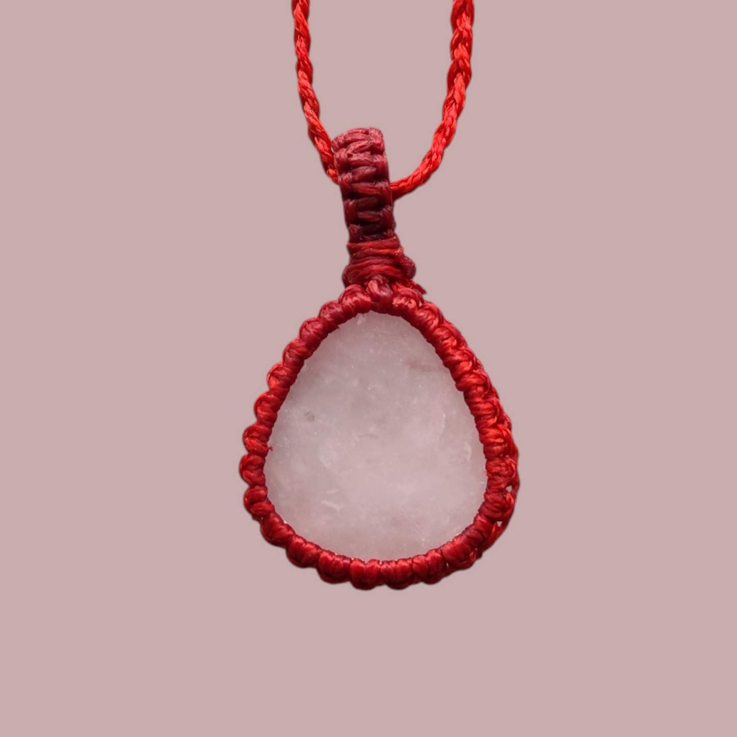 Macramé ketting rood met rozenkwarts