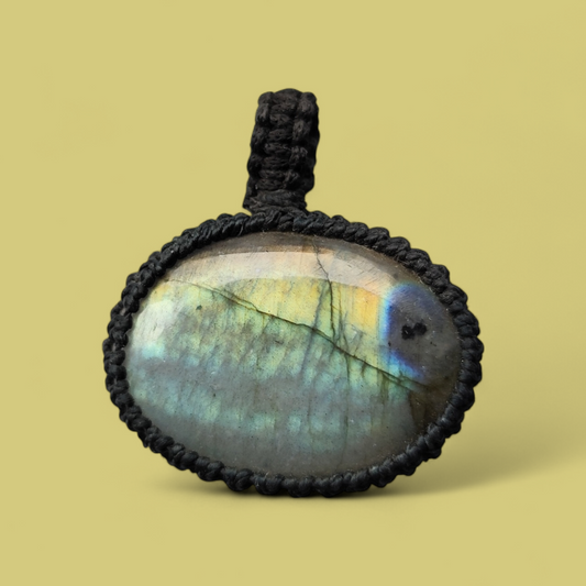 Macramé hanger labradoriet