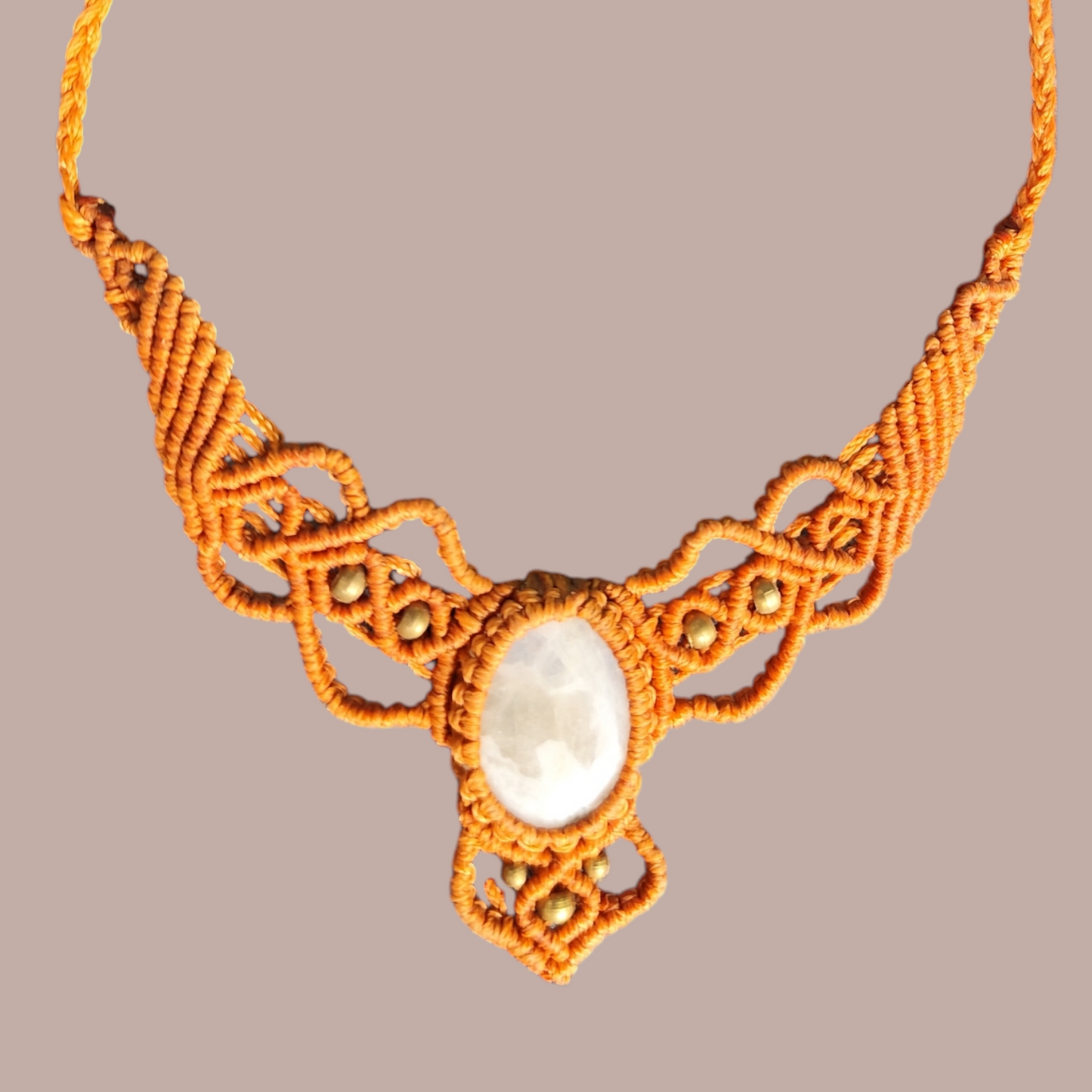 Macramé kettingen met natuursteen