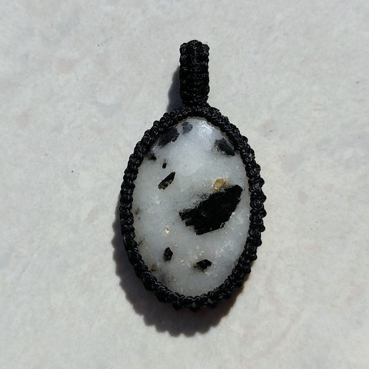 Macramé met scoleciet