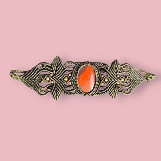 Macramé armband met rode jaspis