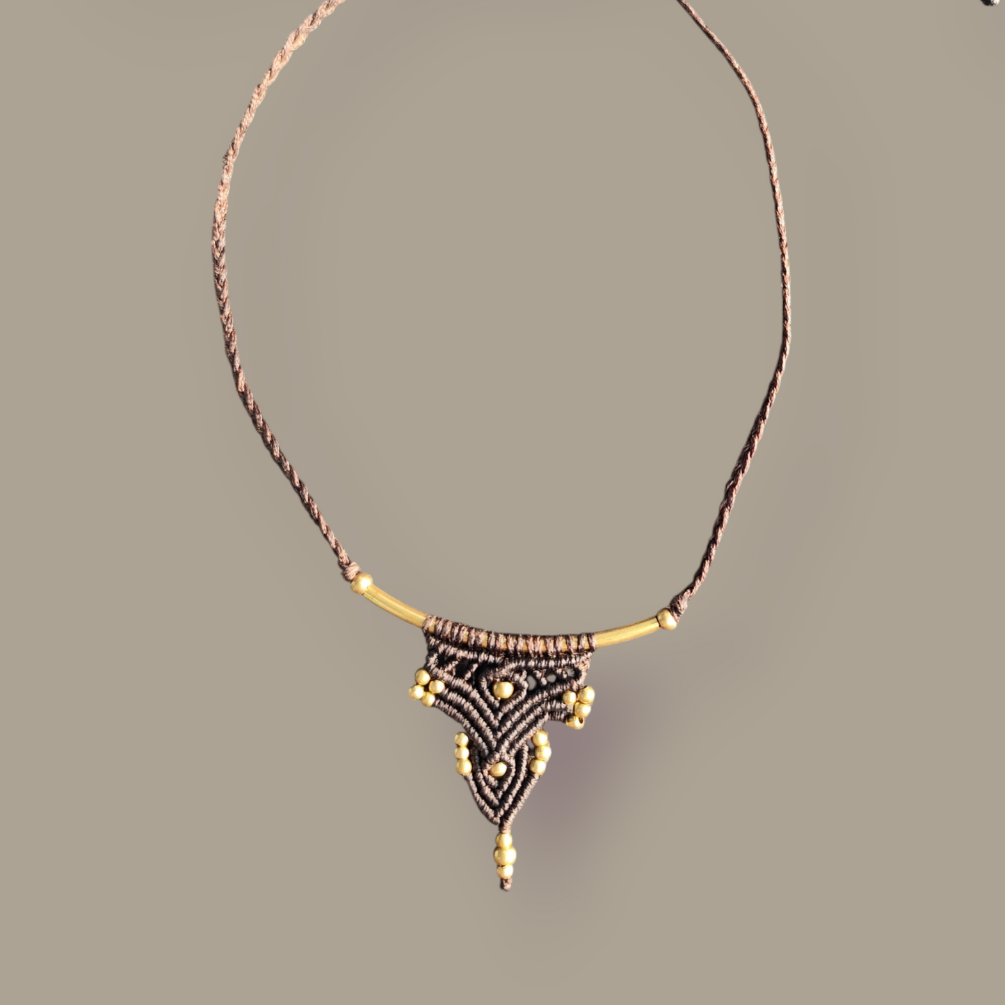 Macramé kettingen met metaal