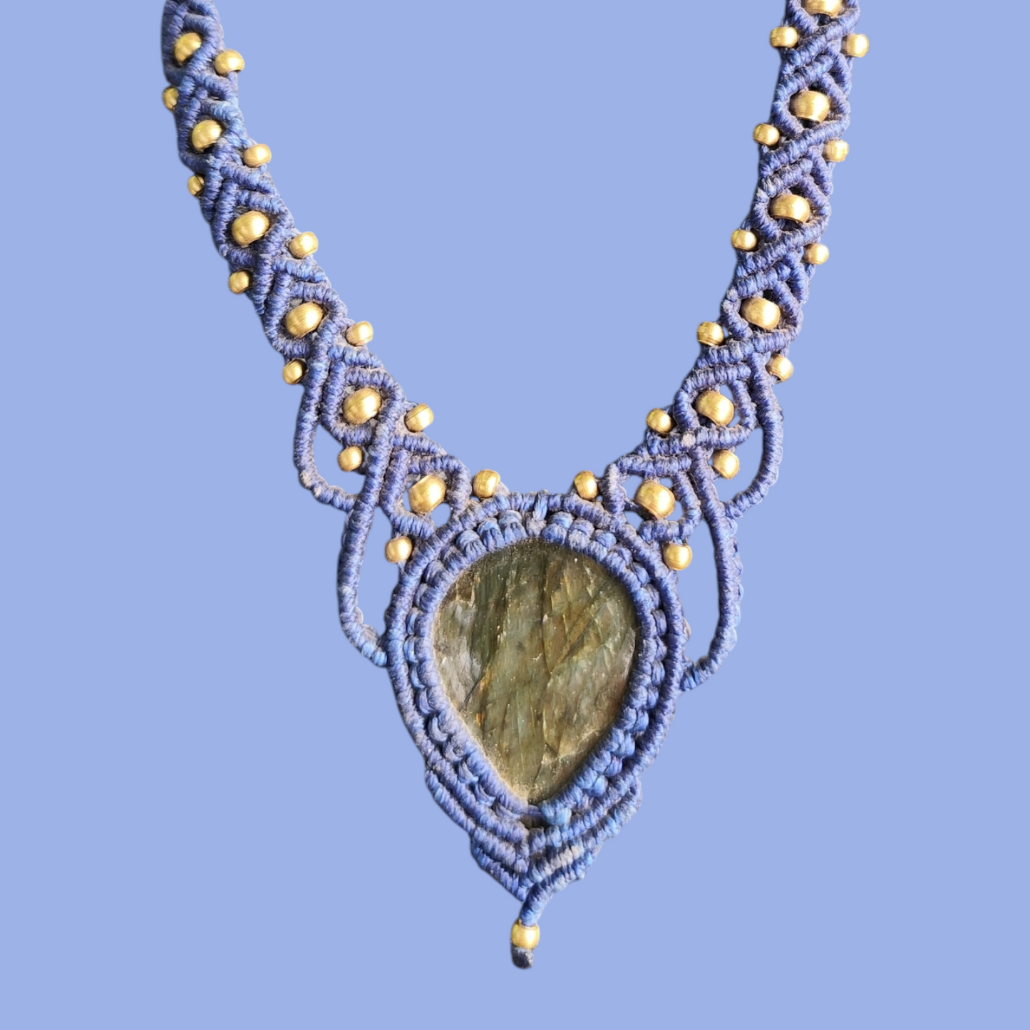 Macramé ketting met labradoriet