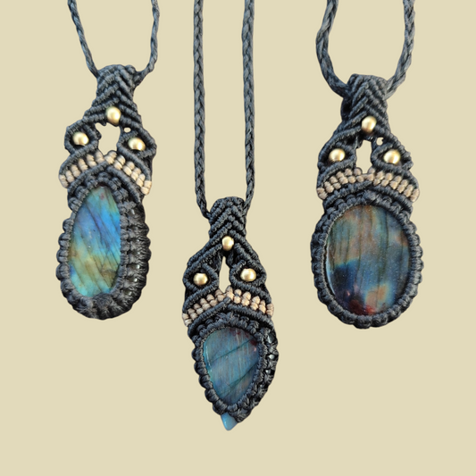 Macramé ketting zwart met labradoriet