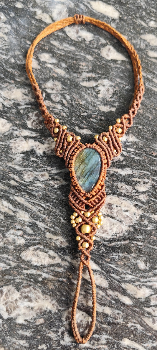 Macramé handsieraad labradoriet